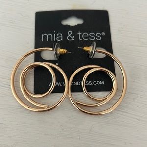 Hoop earrings gold